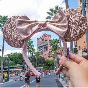 BNWT DLR Disney Rose Gold Minnie Ears